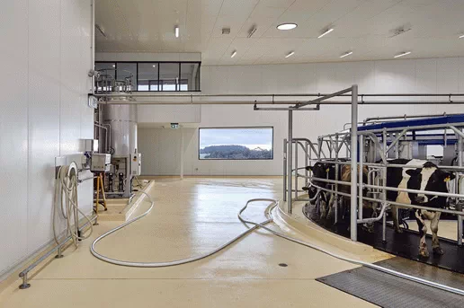 Rotating bracket for external milking parlor cleaning